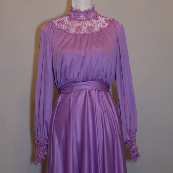 Vintage Purple Lace Gown - Picture 2 of 3